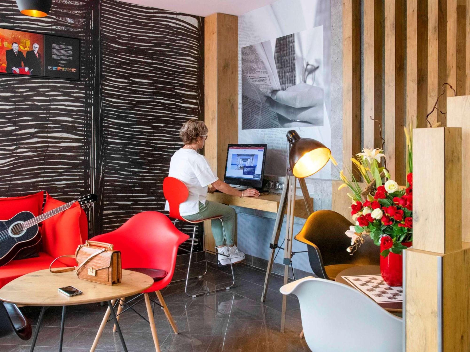 Ibis Cannes Mouans Sartoux Piscine Parking Gratuit Kültér fotó